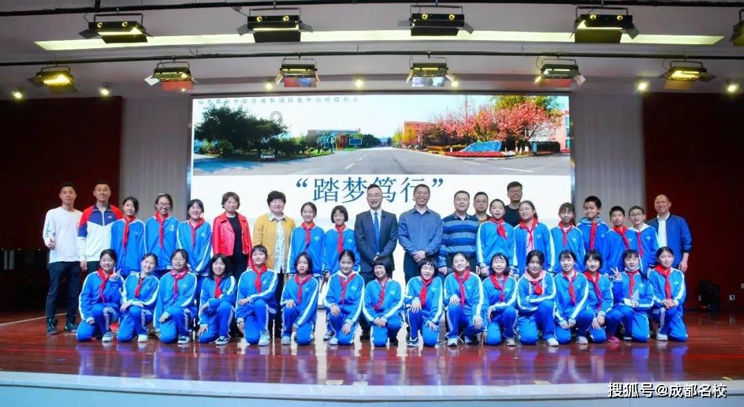 情系群众暖民心 盘龙区松华街道综合执法队获赠锦旗显担当